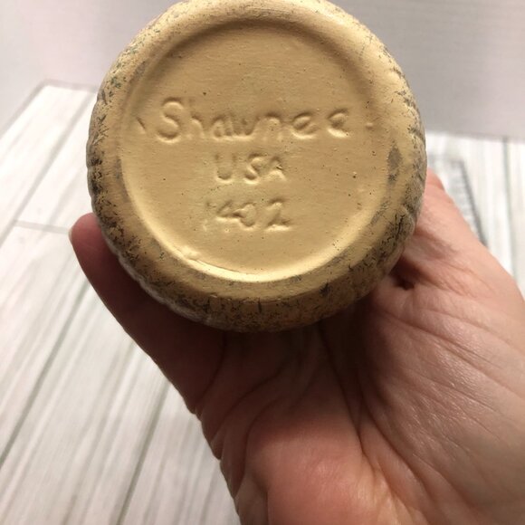 Vintage Mid Century Modern Shawnee Pottery USA Bud Vase - Picture 4 of 5